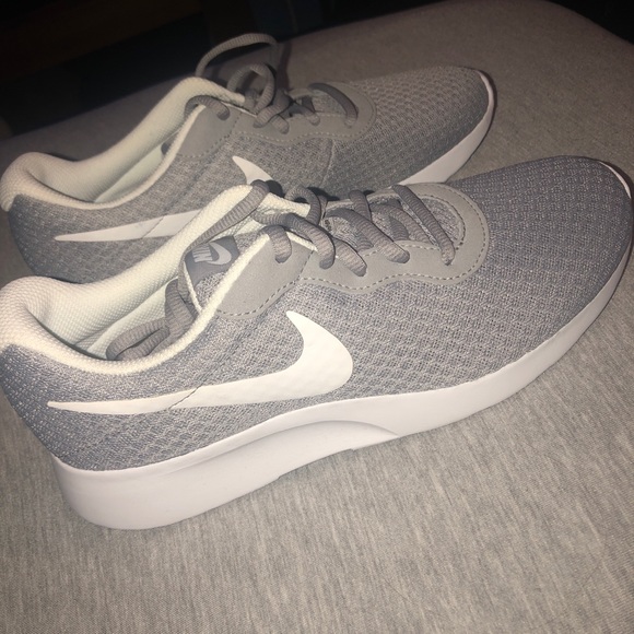 gray roshes